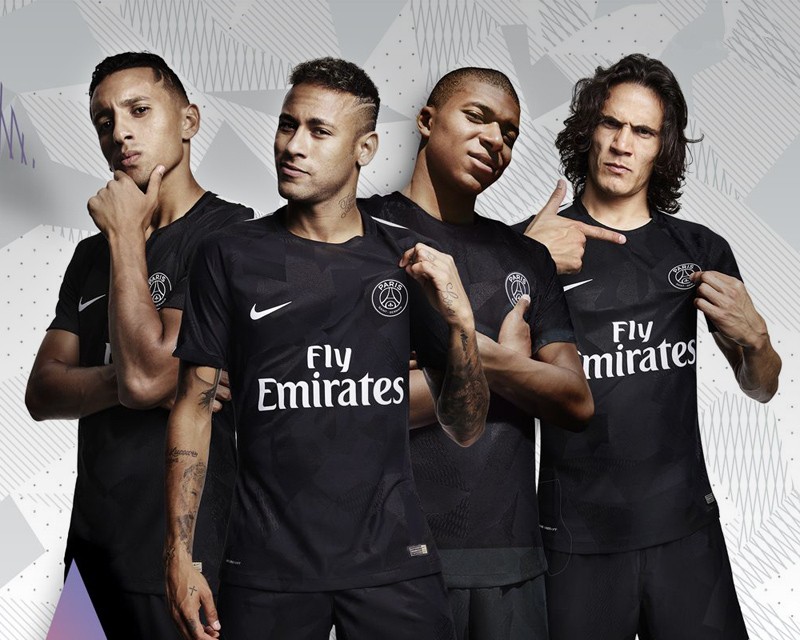 国际比赛日突围战来临，武汉三镇围绕法甲复出首秀，态度坚定，阵容厚度经受考验的简单介绍