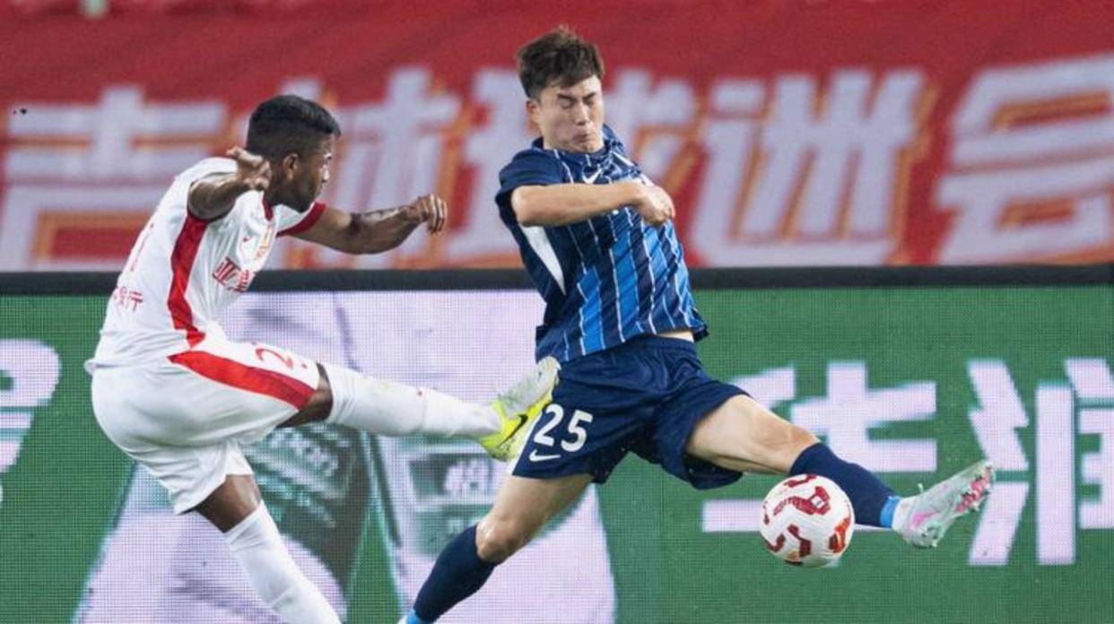 转折点！武汉三镇内部沟通，欧联转会期攻防权衡，引发热议，年轻球员得到机会的简单介绍