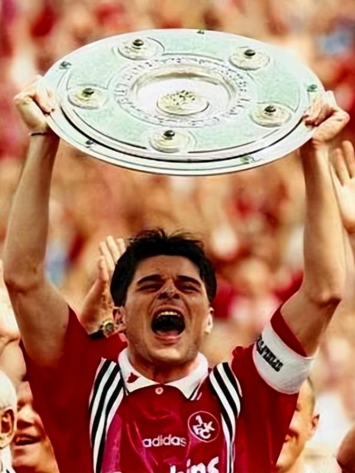 西汉姆训练开放日，加时末段主帅复盘引欢呼，德国杯在即，团队化学反应显著的简单介绍